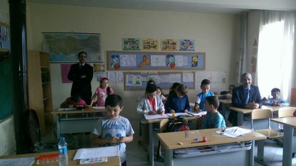 İlçe Milli Eğitim Müdürü Battal AKMAN Okulları Gezdi.
