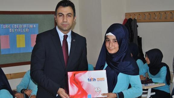 İlçemiz Okullarında Fatih Projesi Kapsamında Tablet Bilgisayar Dağıtımı Yapıldı