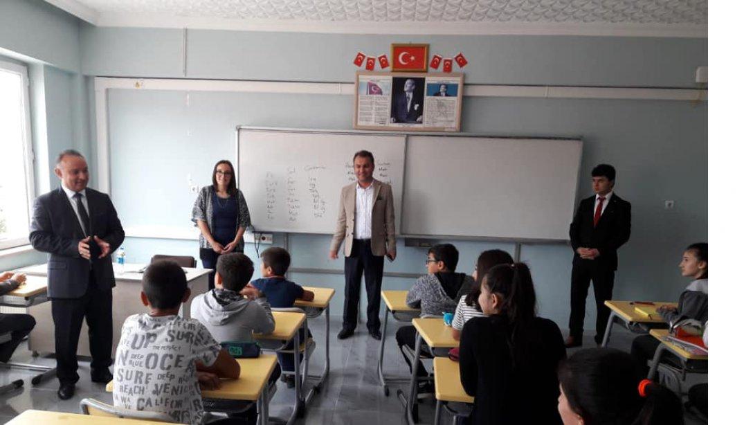 İlçe Milli Eğitim Müdürümüz Şaban Öcalan'ın katılımıyla 2019-2020 Eğitim ve Öğretim Yılı açılışı kapsamında Cumhuriyet Ortaokulunu ziyaret etti.